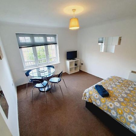 2 Bedroom Rayleigh Apartment Exterior foto