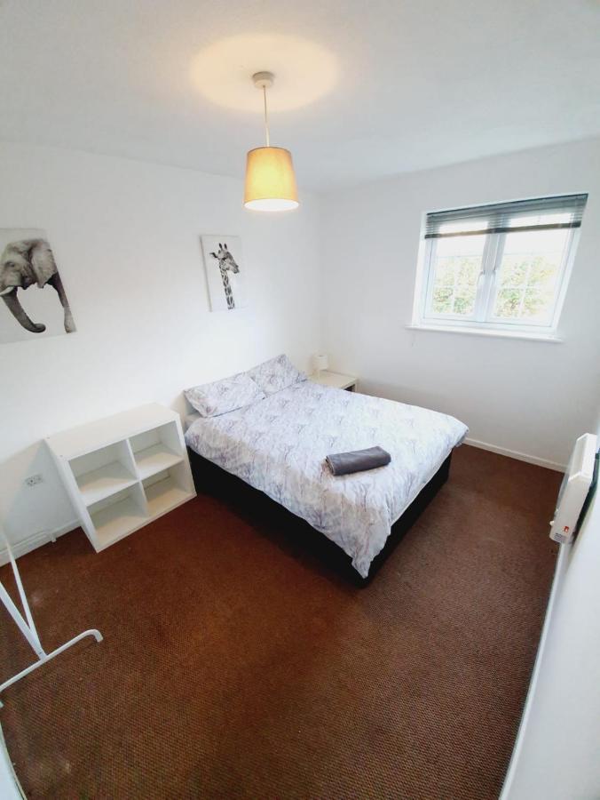 2 Bedroom Rayleigh Apartment Exterior foto