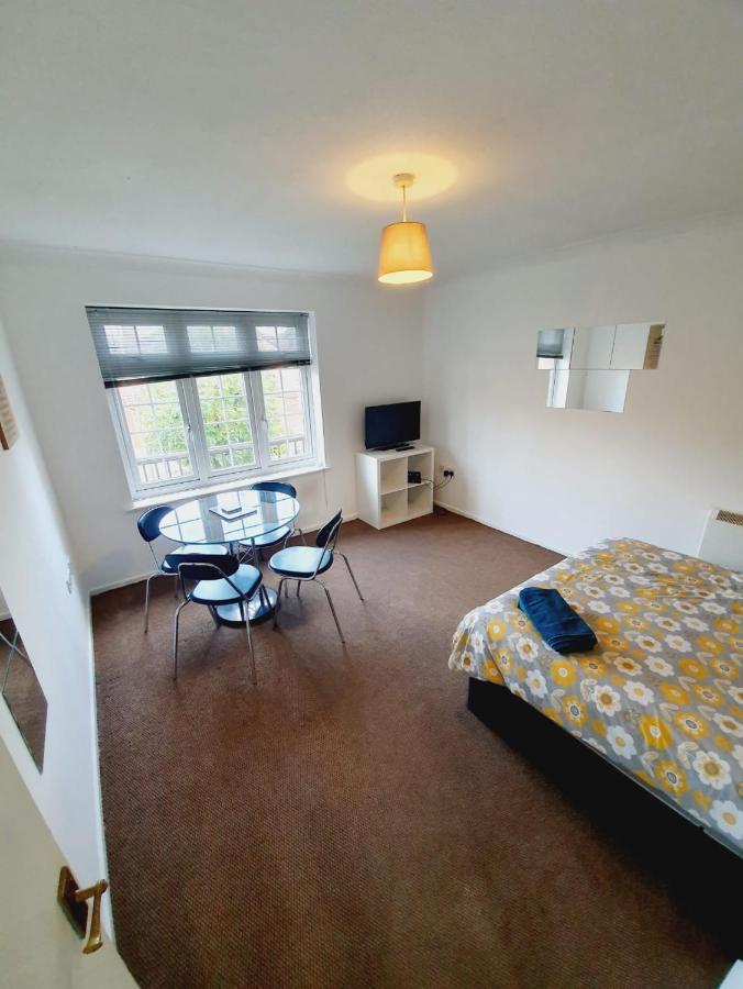 2 Bedroom Rayleigh Apartment Exterior foto