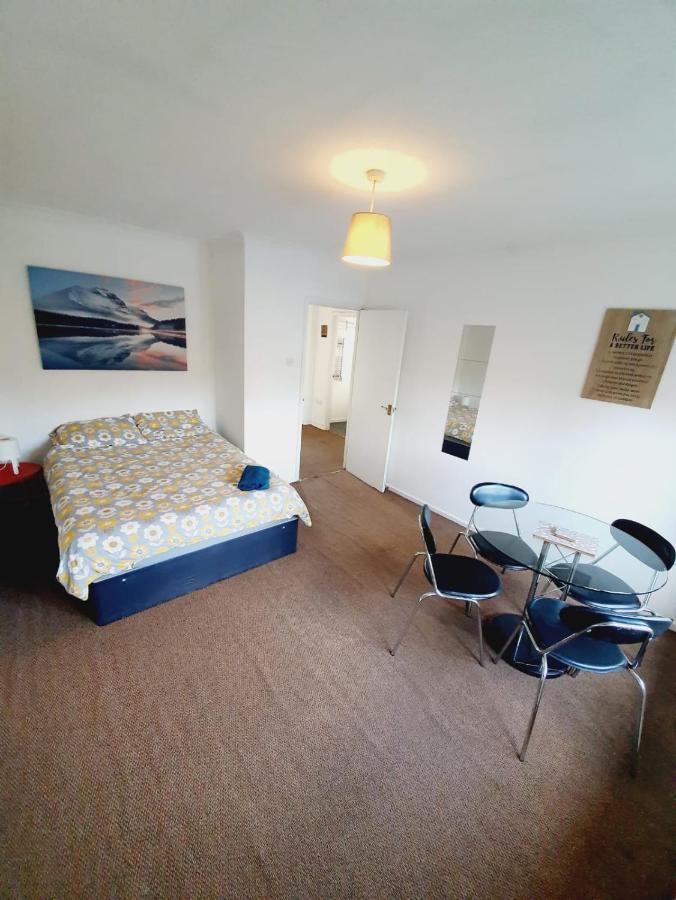 2 Bedroom Rayleigh Apartment Exterior foto